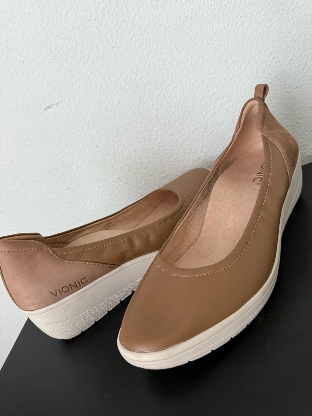 Vionic Leather Jacey Wedge Toffee Orthotic Arch Support
